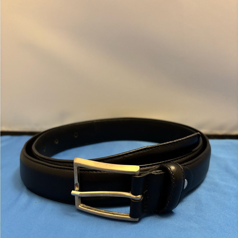 Vera Pelle genuine leather belt size 100/115. A few distress markings inside.